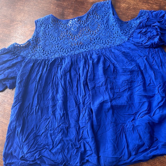 Stylus Cute Blue Top - Picture 6 of 6